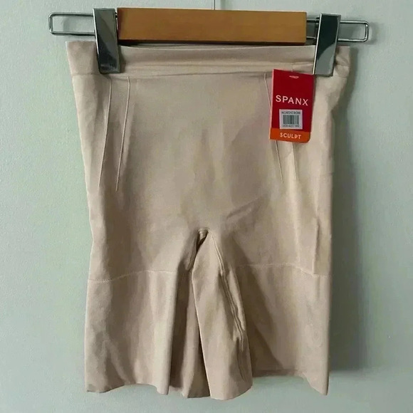 NWT Spanx OnCore Mid-Thigh Short M - Picture 2 of 6